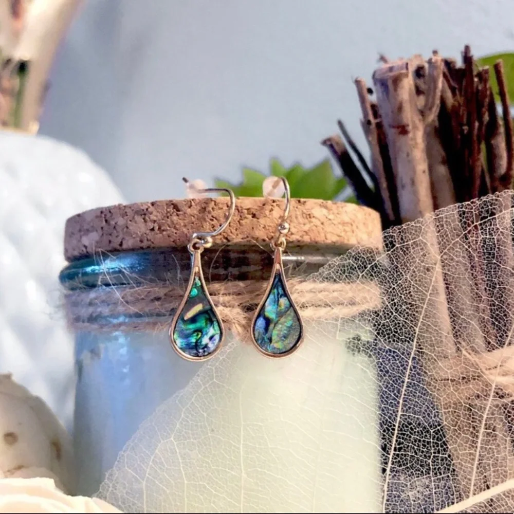 Beautiful Gold tone women’s teardrop abalone shell dangle earrings - Picture 3 of 8